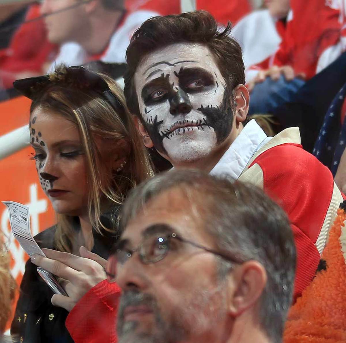 5.red-wings-fans.jpg